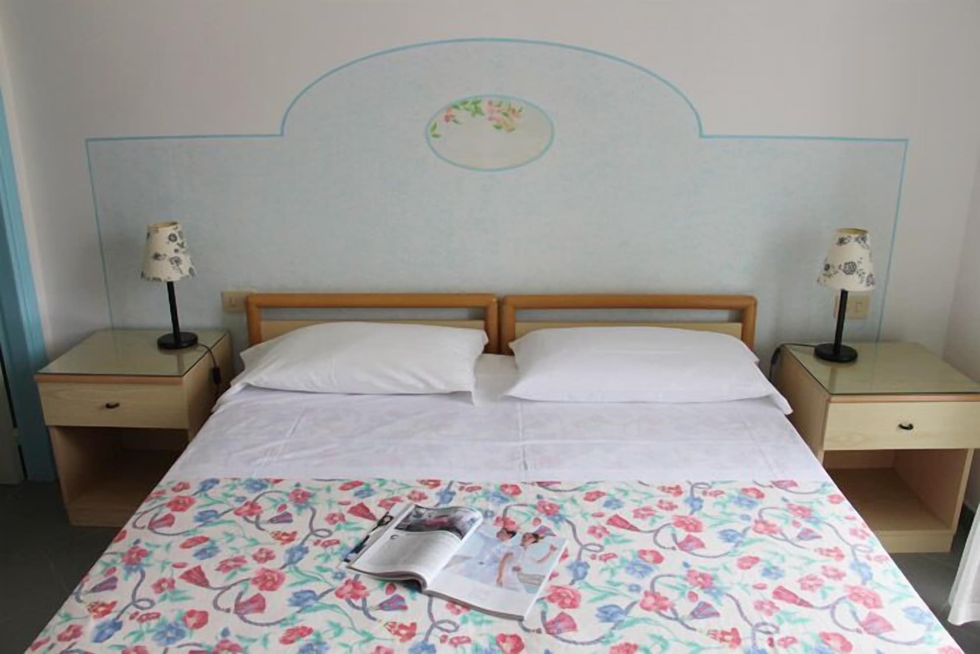 ECONOMY, DOUBLE OR TWIN BED