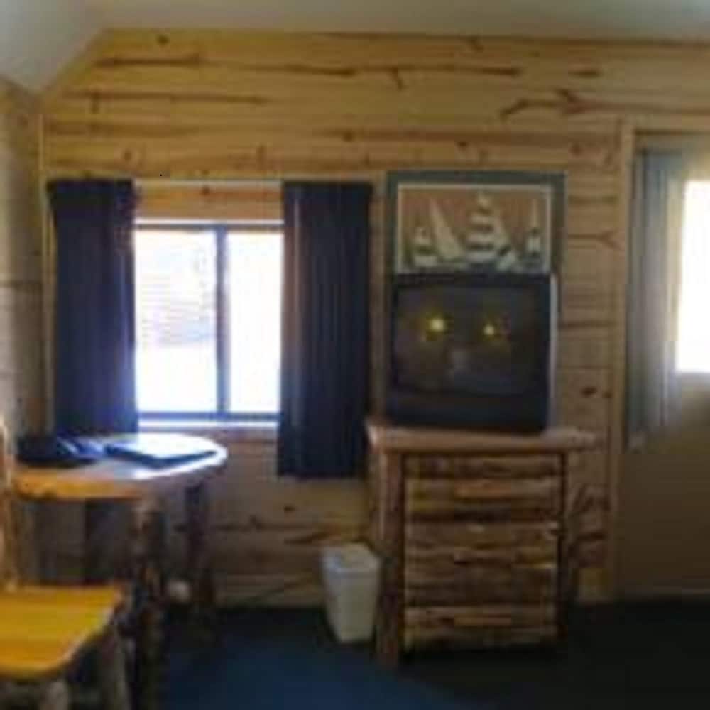 Cabins of Mackinaw 36/53