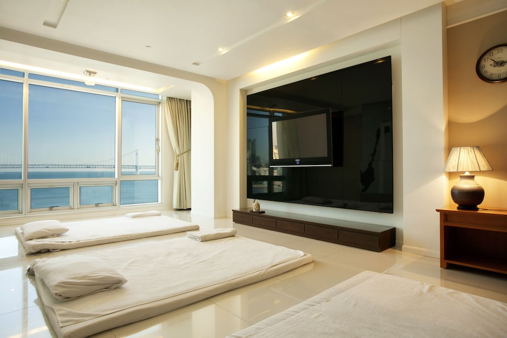Homers Hotel 24/50