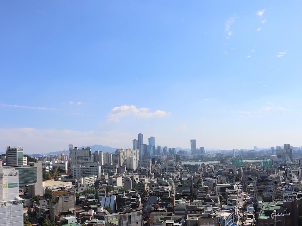 Mercure Ambassador Seoul Hongdae 67/72
