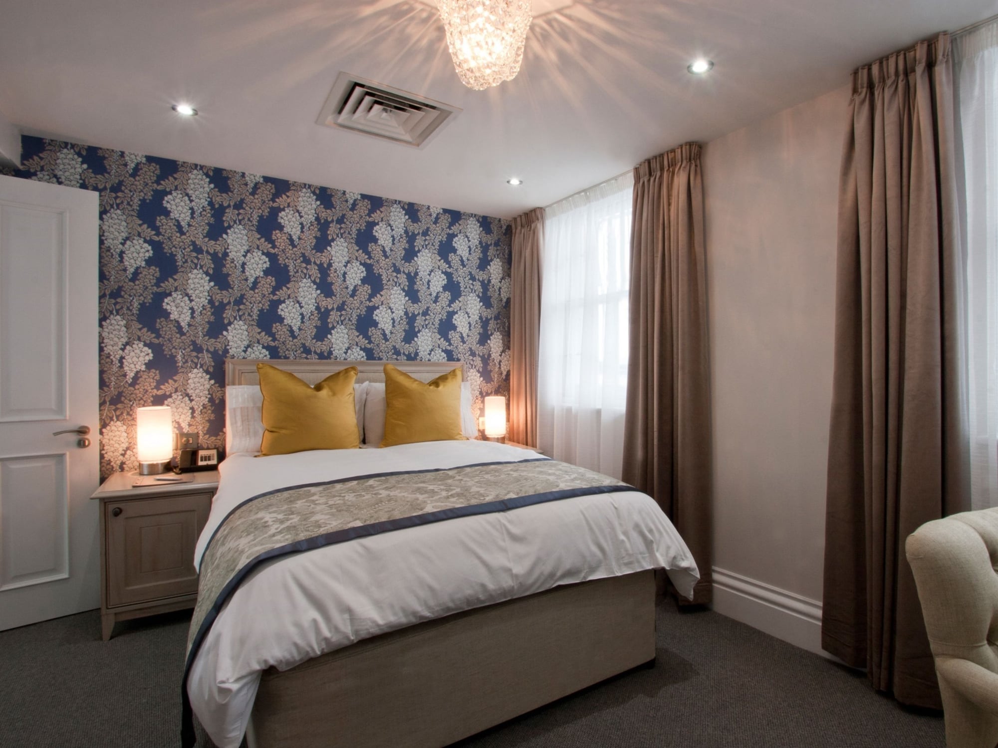 Deluxe, Double Bed