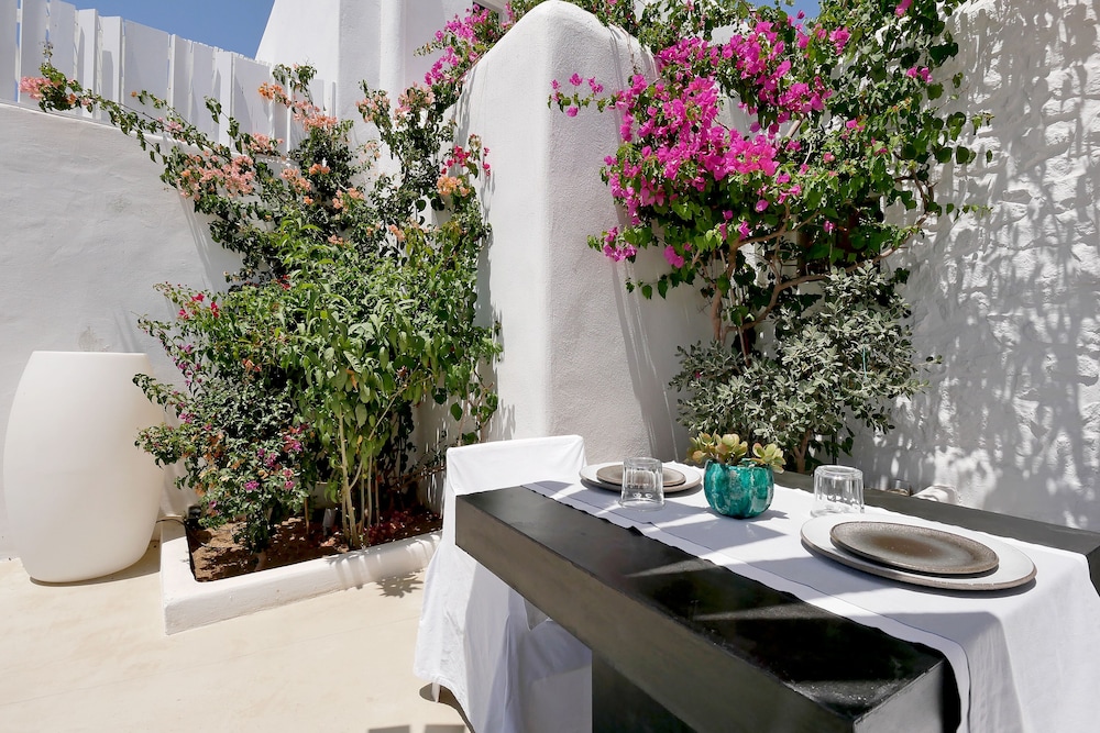 Ostraco Suites 67/75