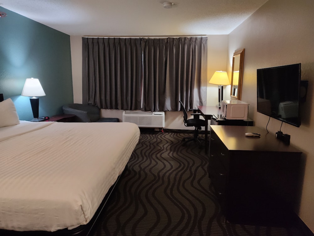 Baymont Inn & Suites by Wyndham Lincoln NE 15/47