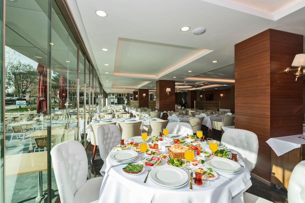 Cevheri S Hotel 31/53