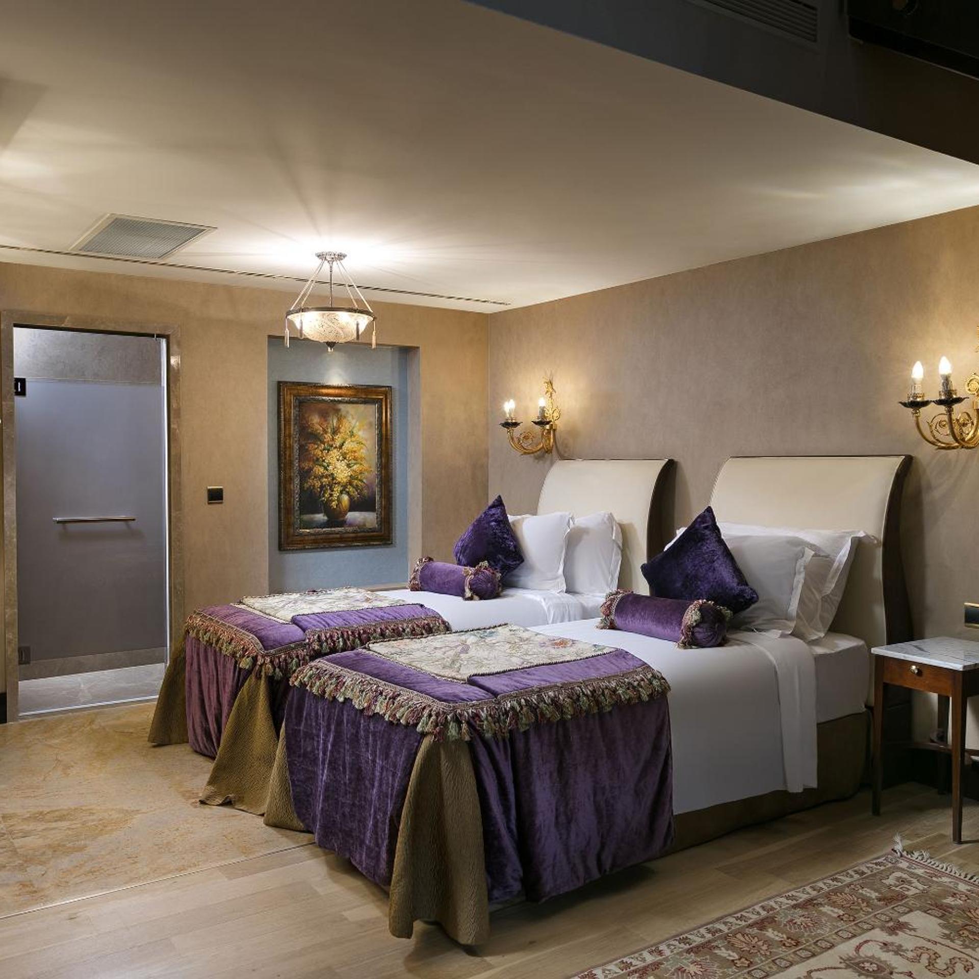 Duplex, Pool, Suite