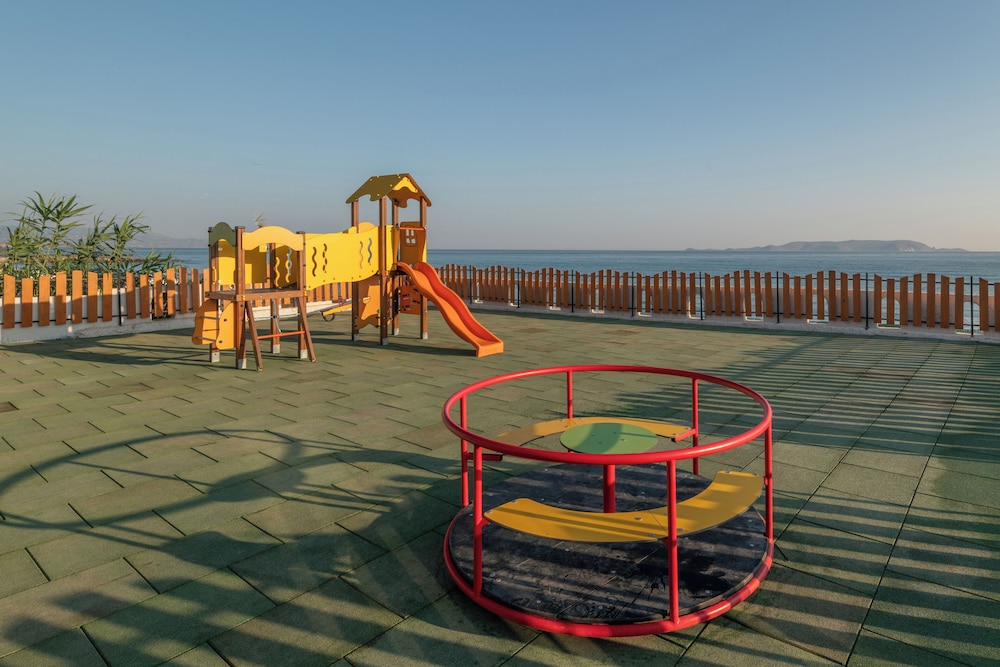 Themis Beach 43/50