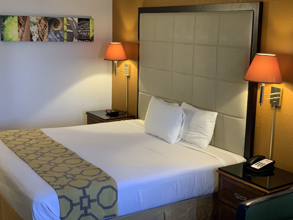 Brentwood Inn Suites 18/41
