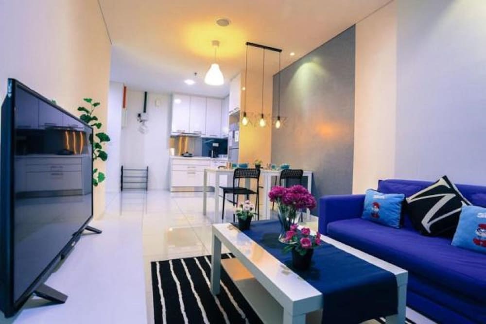 Summer Suites Residences By Subhome 60/68
