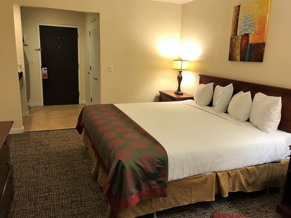 Ramada By Wyndham Draper 13/36