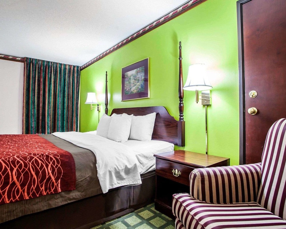 Quality Inn Arcola 12/34