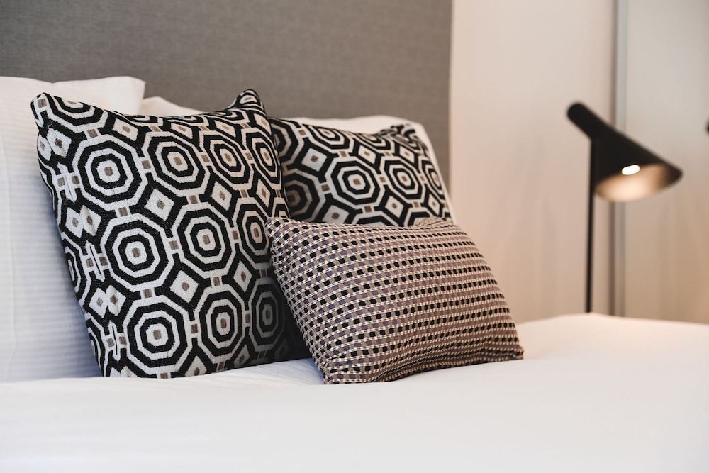 Iconic Kirra Beach Resort 25/72
