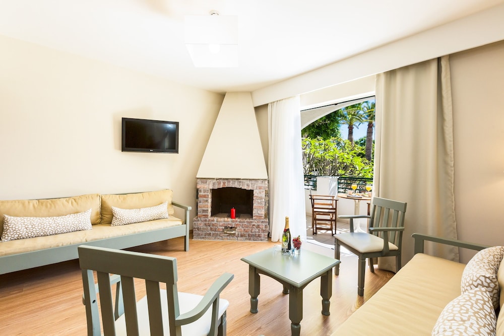 Trefon Hotel Apartments and Family Suites 45/73