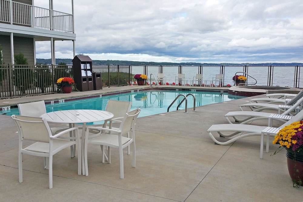 Cherry Tree Inn & Suites 19/51