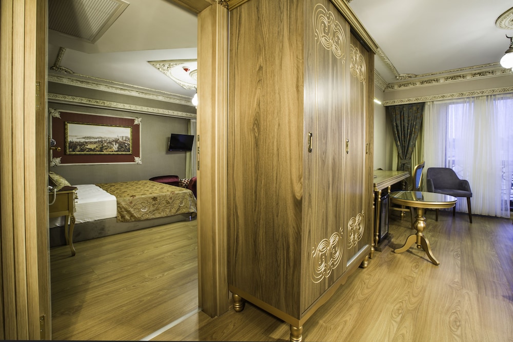 Phosphorion Hotel 44/46