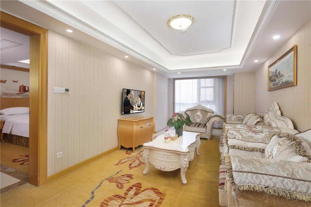 Vienna International Hotel (Zhengzhou Zhongyuan Futa) 28/34