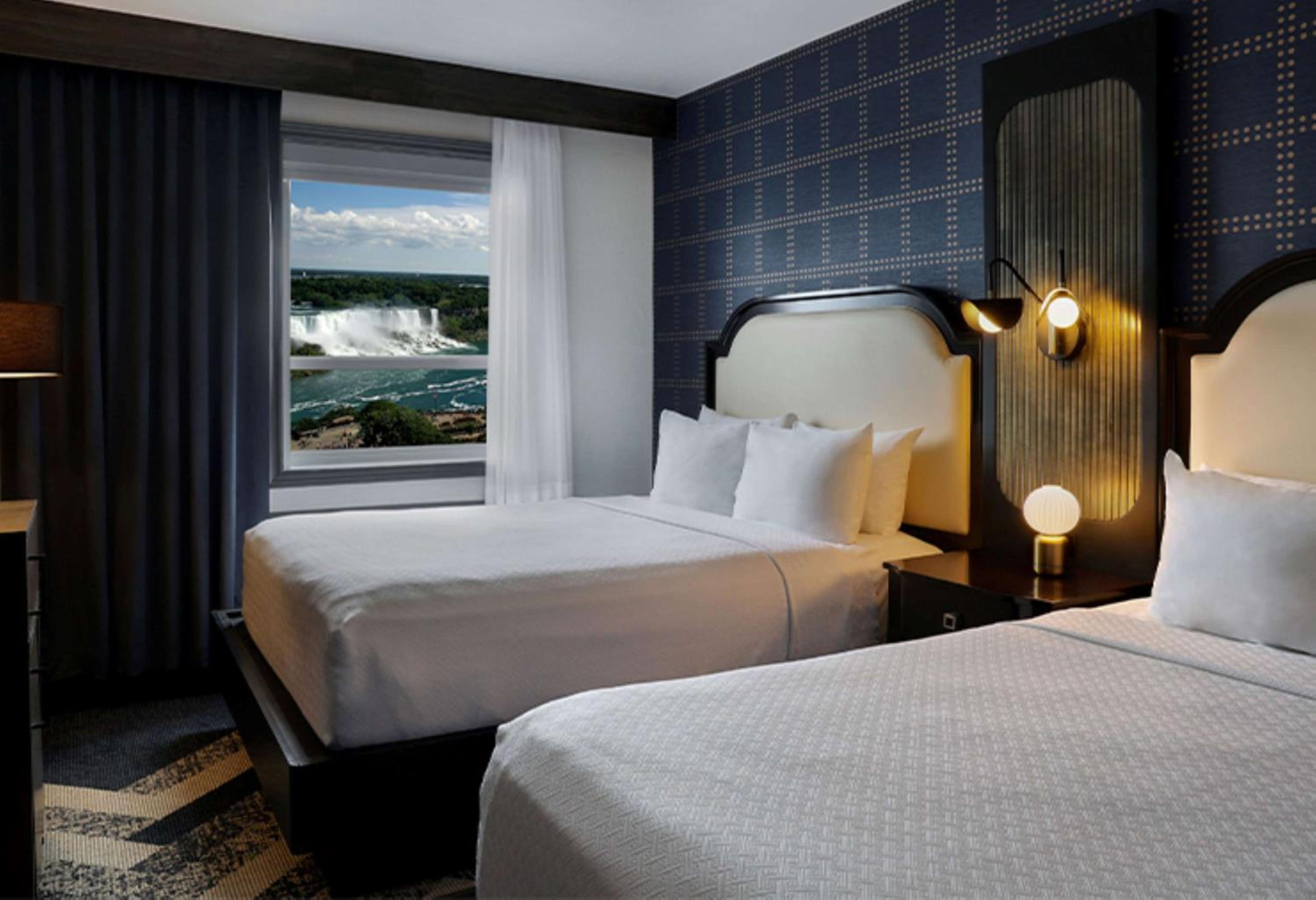 Deluxe, King Bed, 2 Queen Beds, Falls View