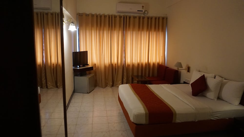Hotel Poonja International 4/18