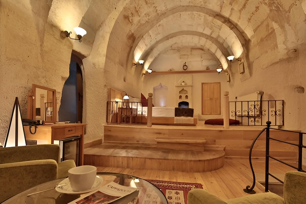 La Casa Cave 5/50