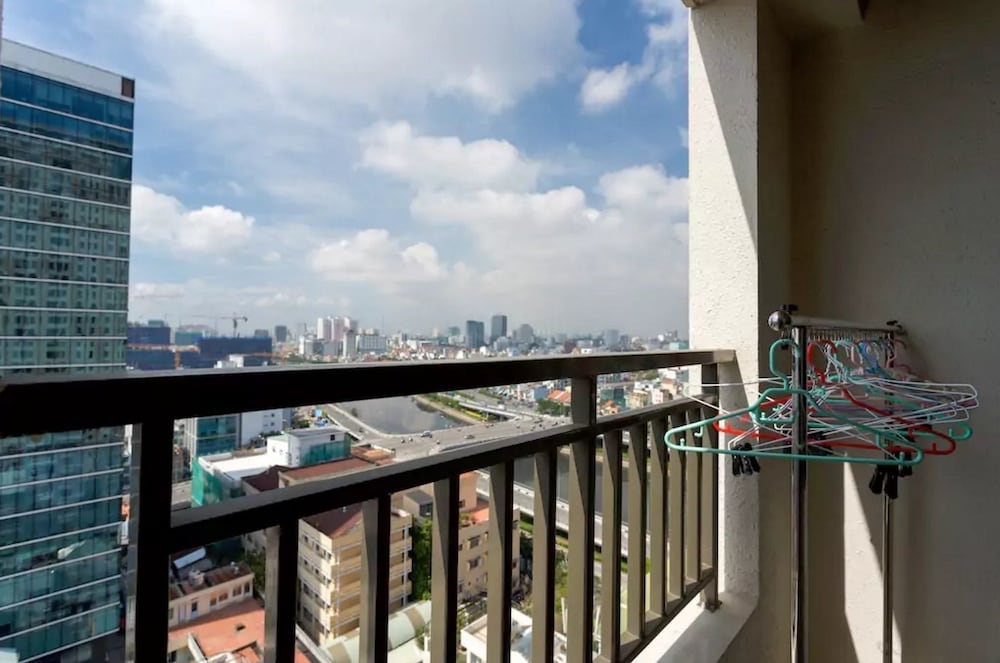 Ami Splendid Rooftop Pool 4/50