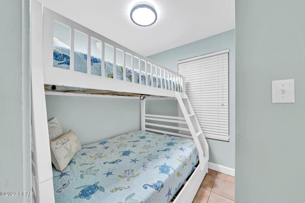 2 BEDROOMS, CONDO, OCEAN VIEW
