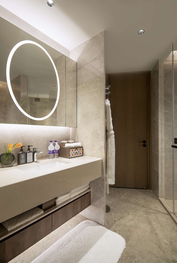 جناح جونيور بسرير كينج، Yuexiu Hotel Guangzhou, Curio Collection by Hilton 4/5
