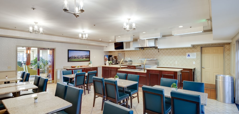 Ayres Inn Corona East 32/46