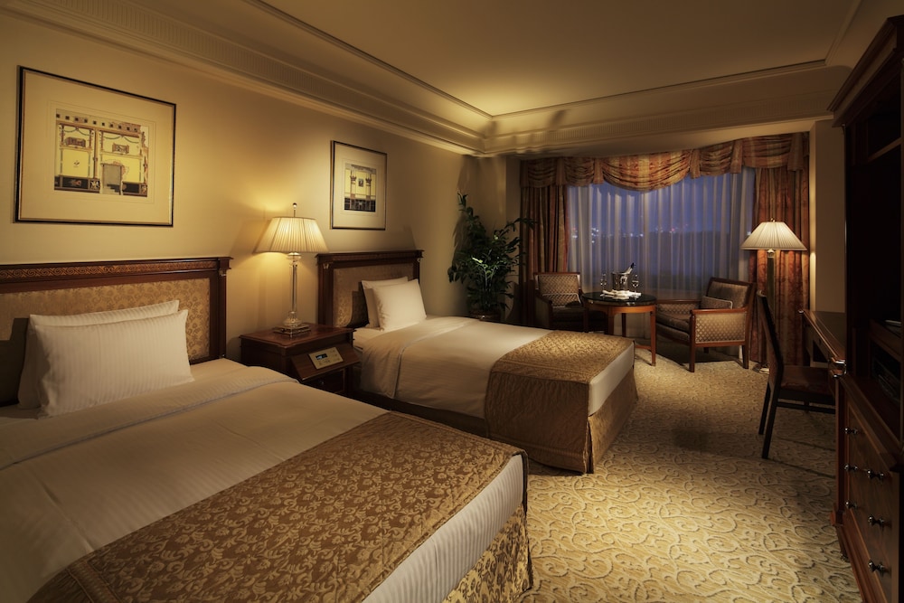 Luxury, Twin Beds, Executive Level, Pool Access