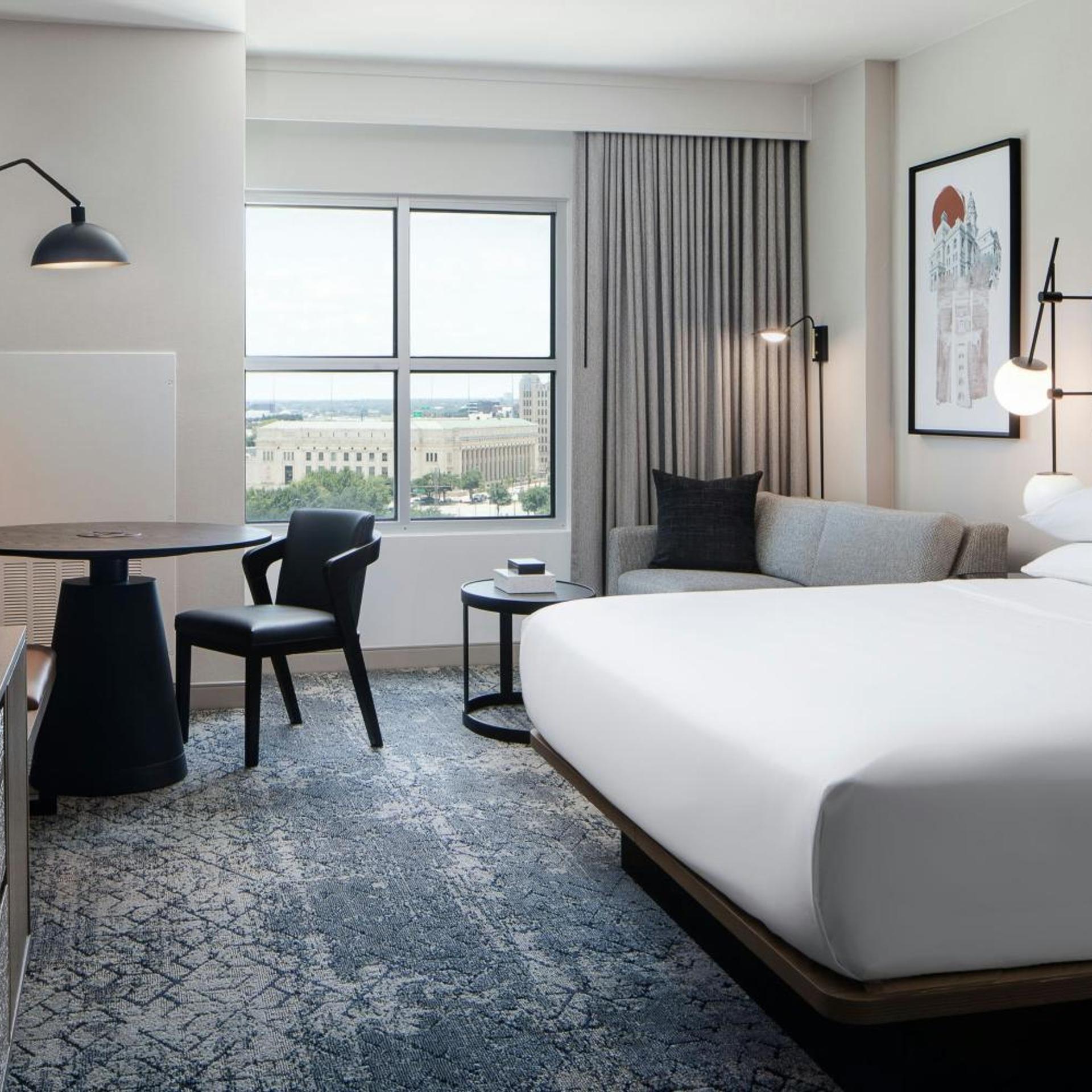 غرفة بسرير كينج، Sheraton Fort Worth Downtown Hotel 5/10