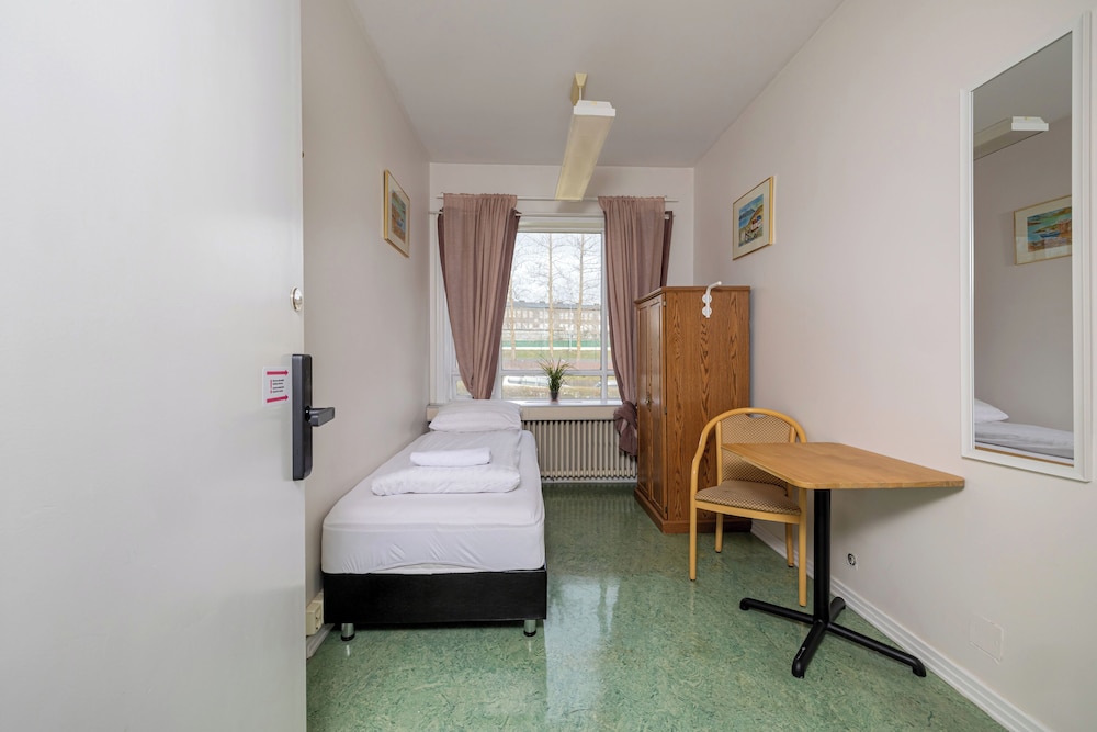 Hostel B47 15/45