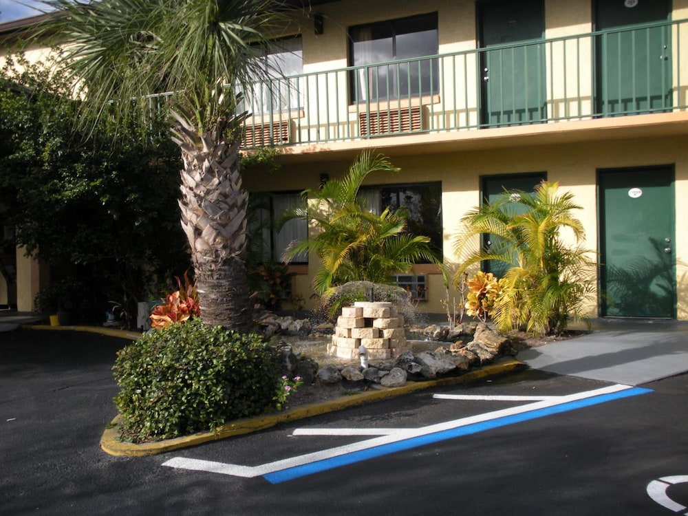 Ambassador Inn 28/32