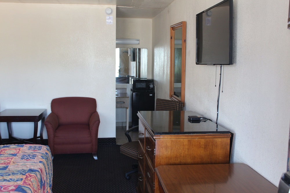Express INN (ex Knights Inn Norfolk) 7/25