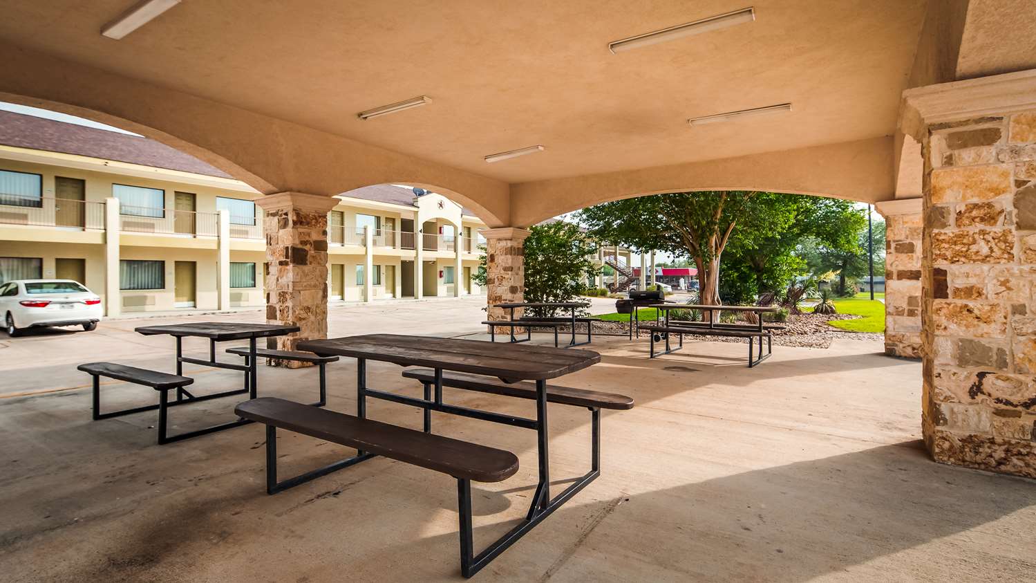 SureStay Hotel by Best Western Floresville 24/29