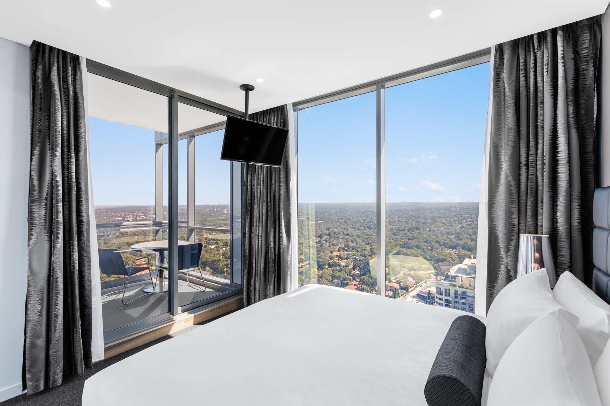 Meriton Suites Chatswood 10/21
