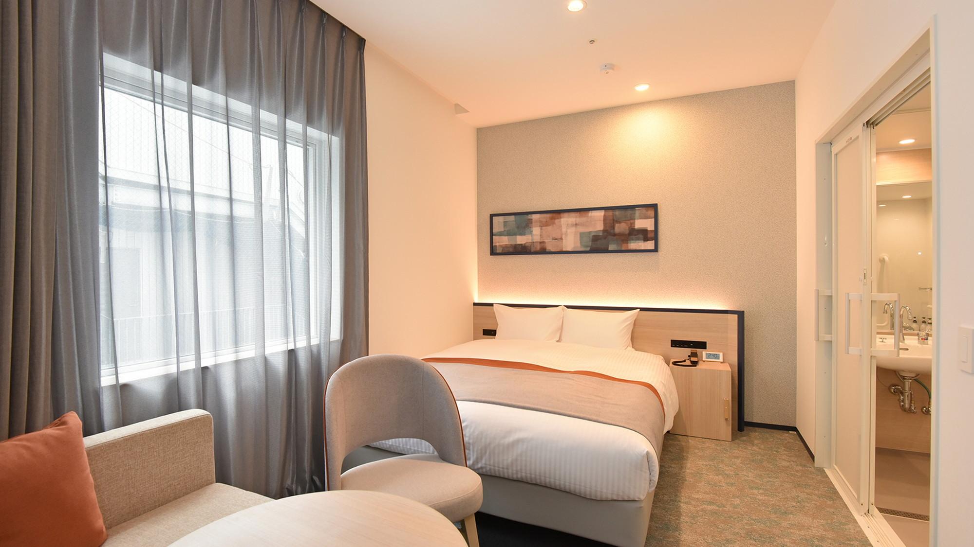 Universal, Queen Bed