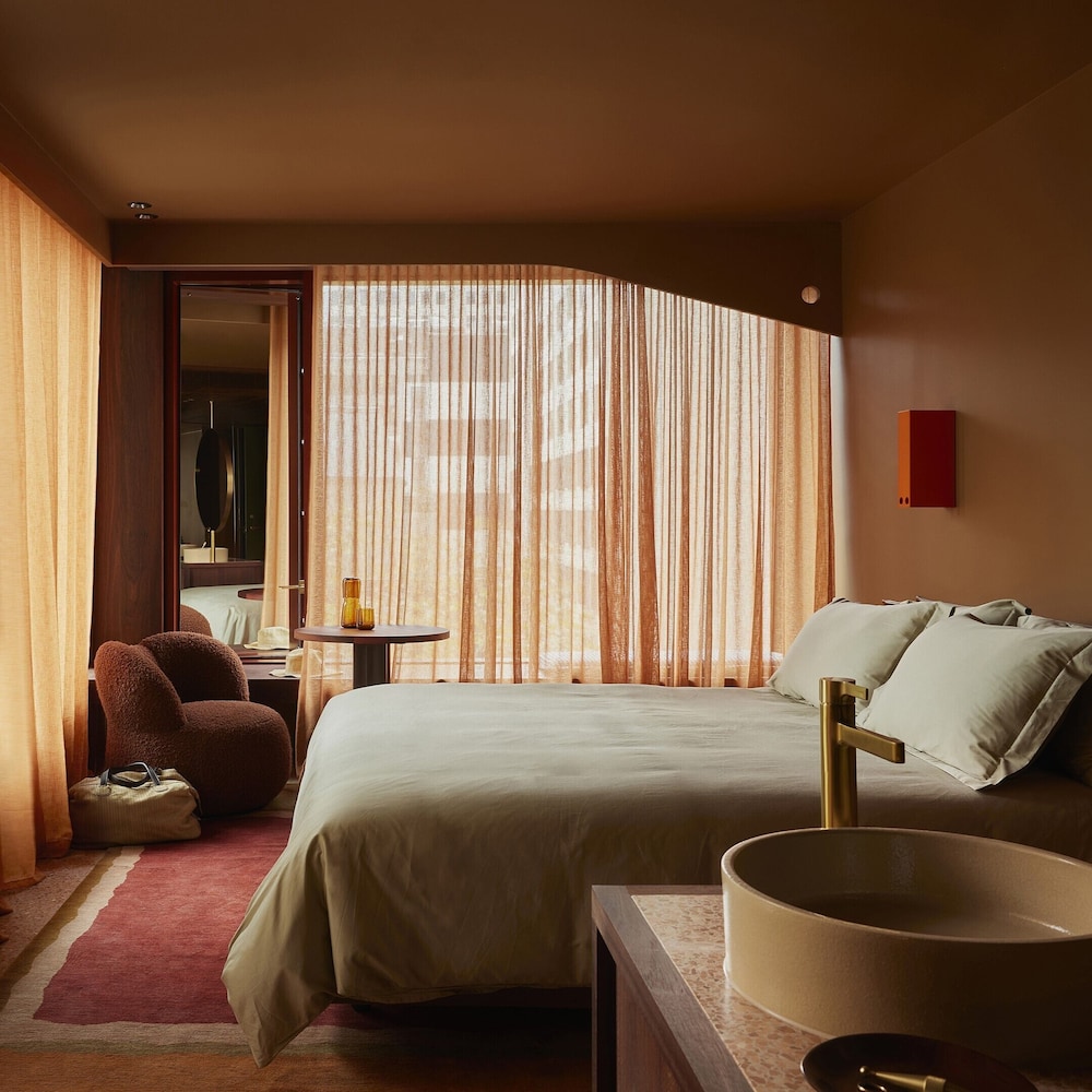 Vip, King Bed, Bathtub