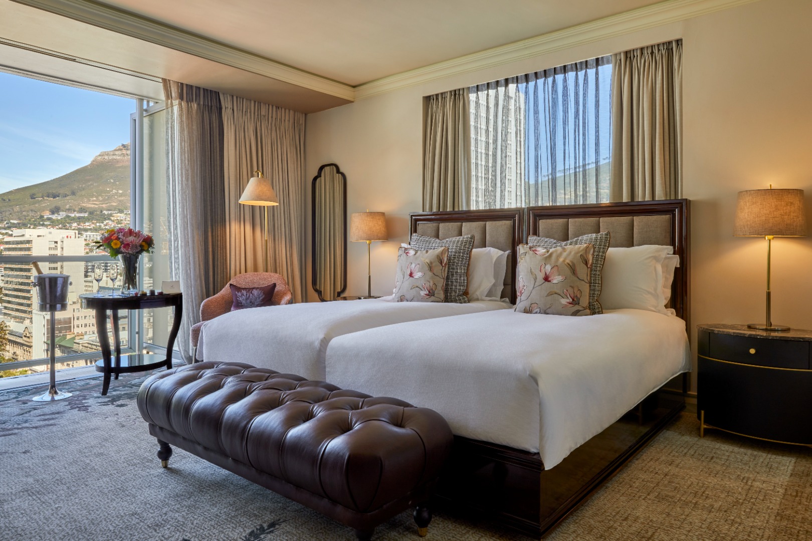 Luxury, Twin Beds, City View, Heritage Wing