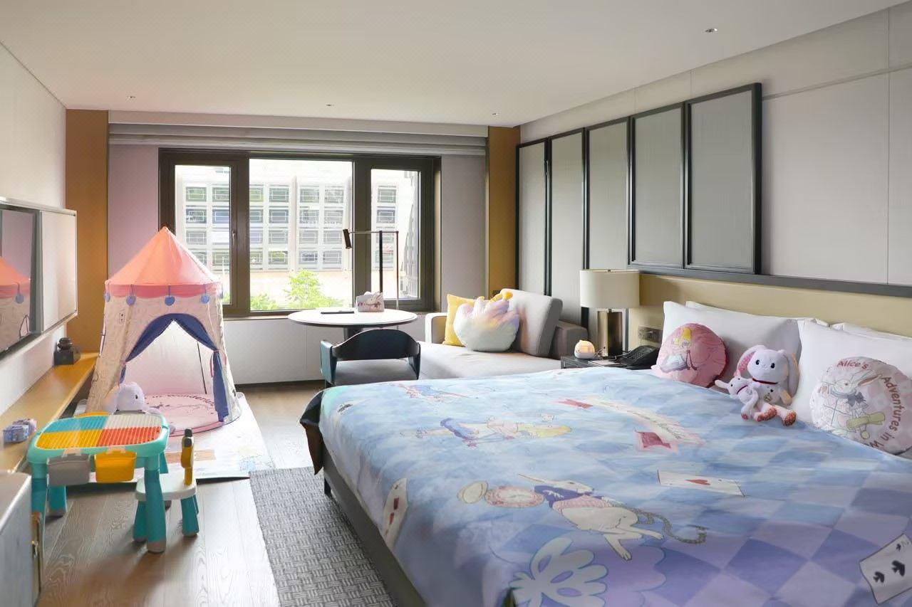 Wonderland, Theme, Alice, Family, Double Bed