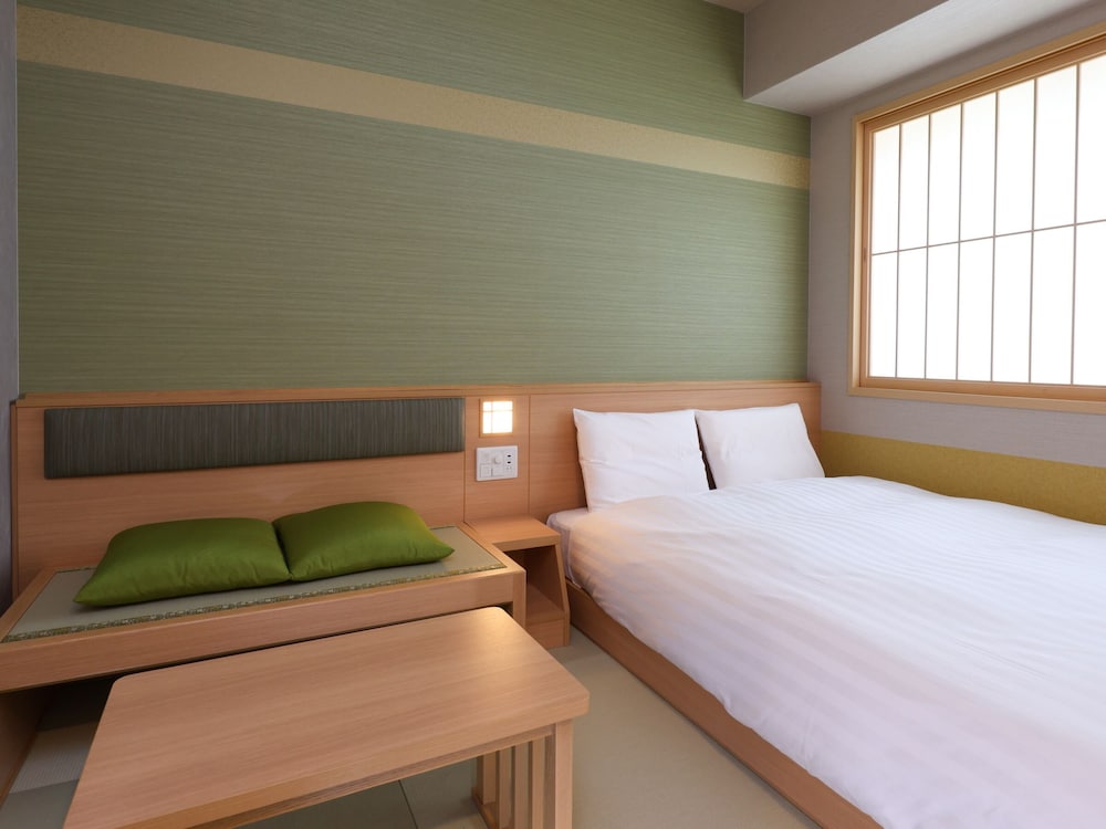 ROOM, DOUBLE BED