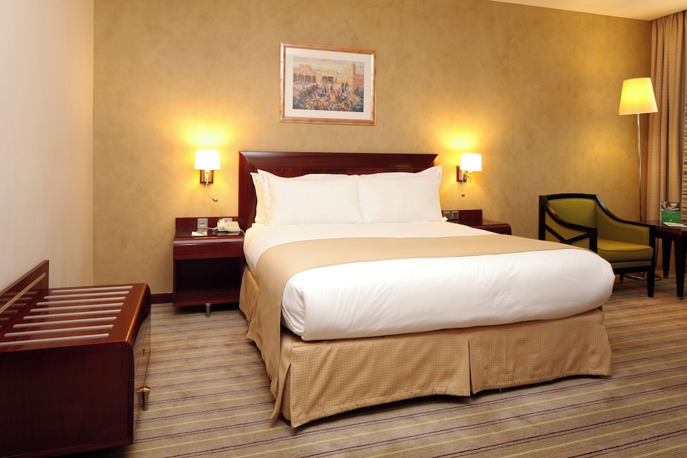Suite, King Bed, City View, Holiday Inn Olaya 8/10