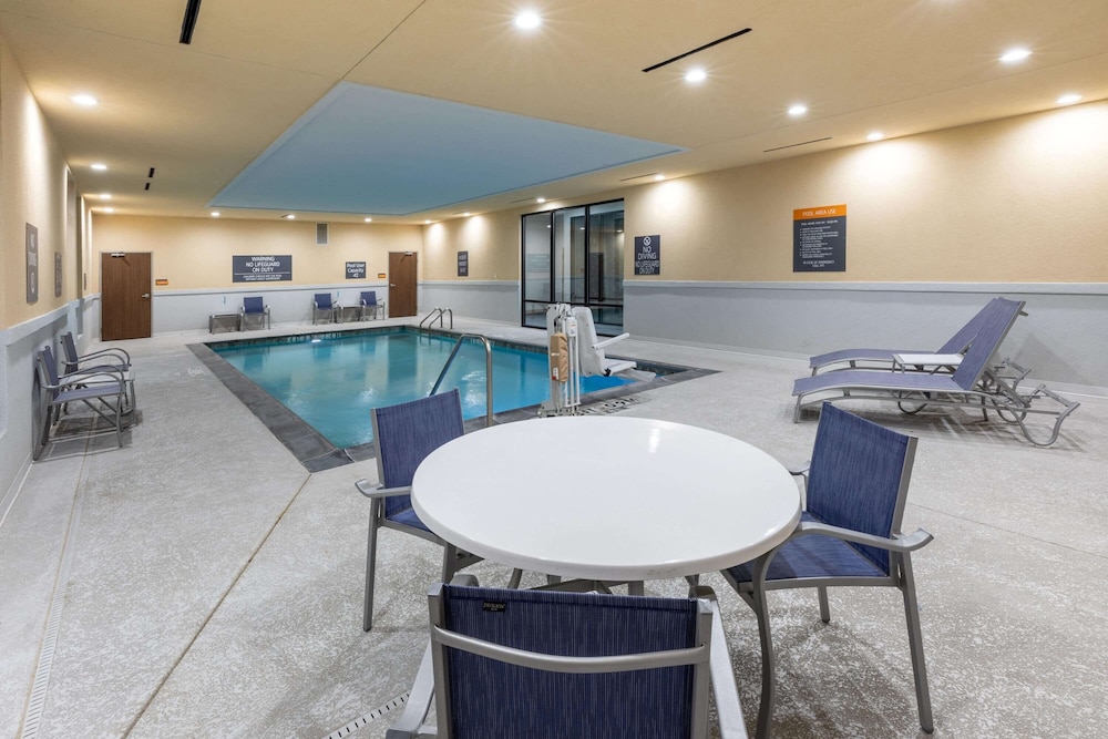La Quinta Inn & Suites by Wyndham Frisco 30/39