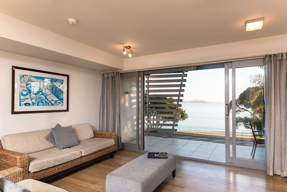 Sea Spray Suites 25/61