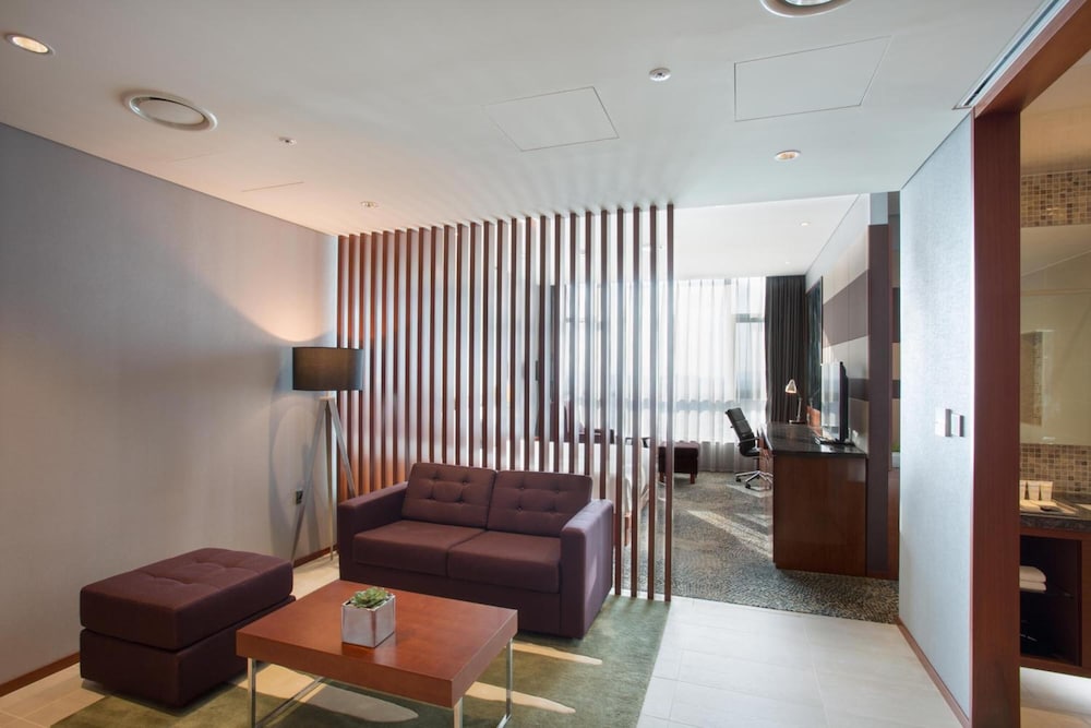 Isquare Hotel 32/50