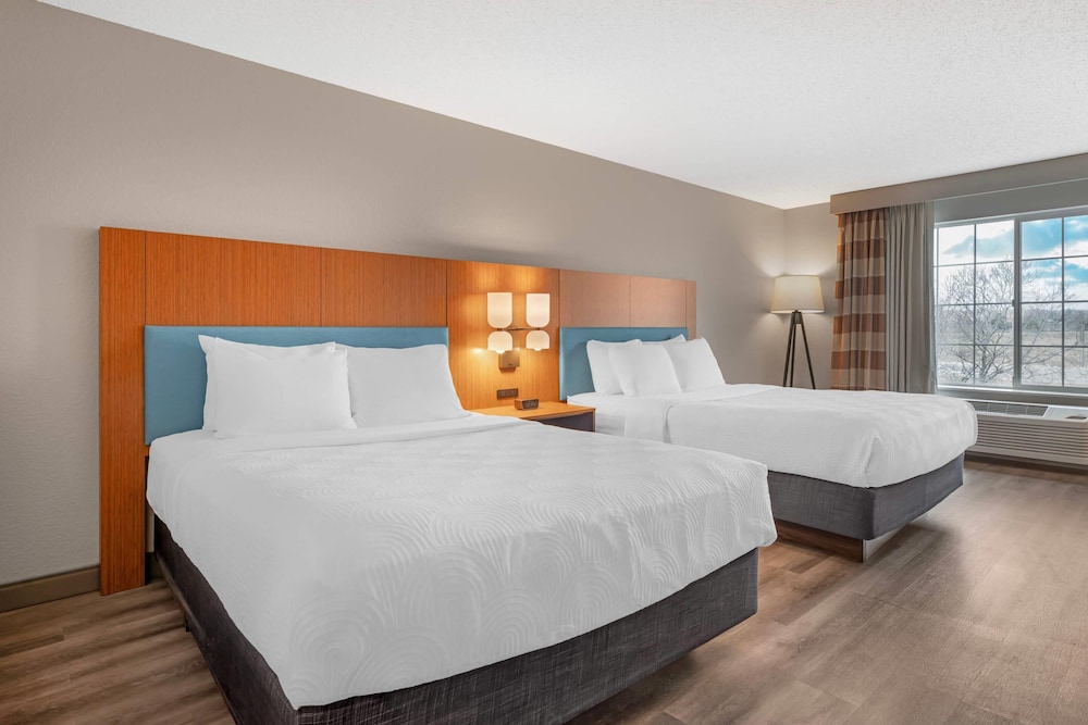 Country Inn Suites By Radisson West Bend Wi 23/58