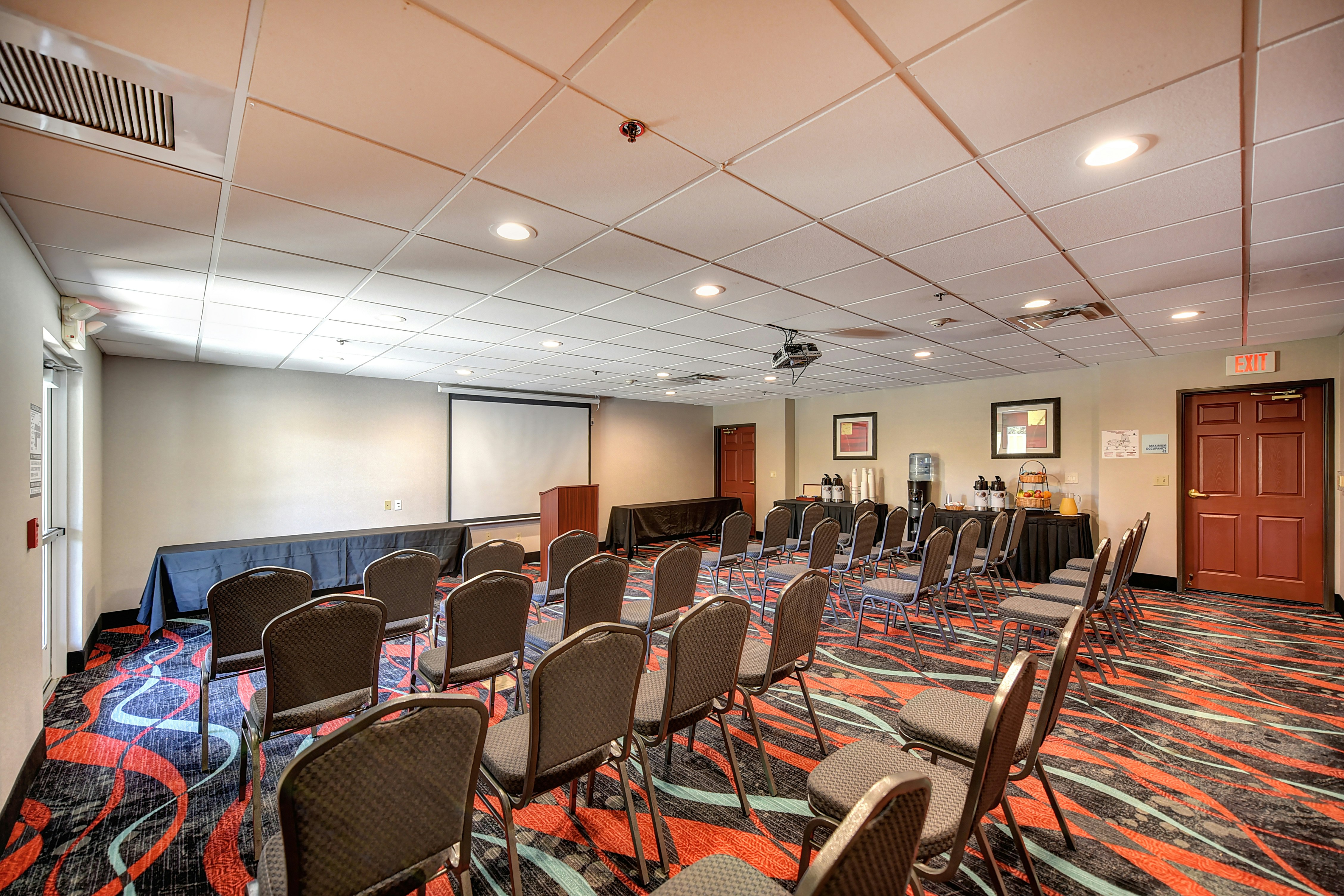 Holiday Inn Express Hotel and Suites Manteca City Center 62/76
