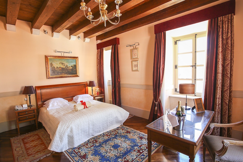 The Pucic Palace 32/69
