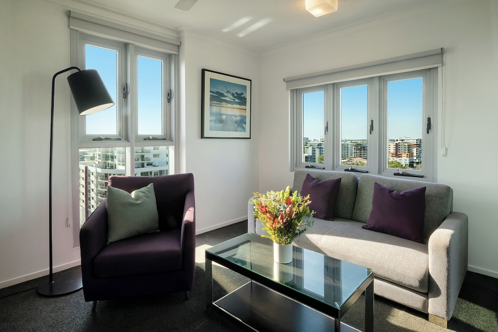 H on Mitchell Apartment Hotel 30/50