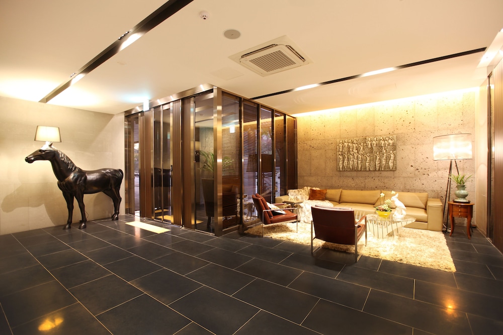 Vine Hotel 12/50