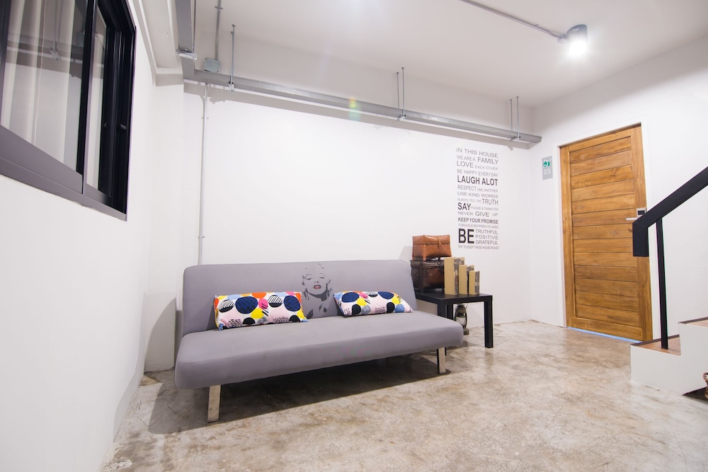 Suree House 16/42
