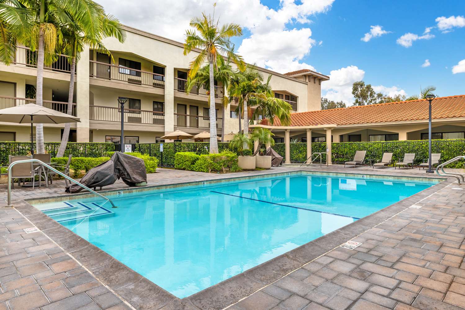 Best Western Plus Orange County Airport North 19/19