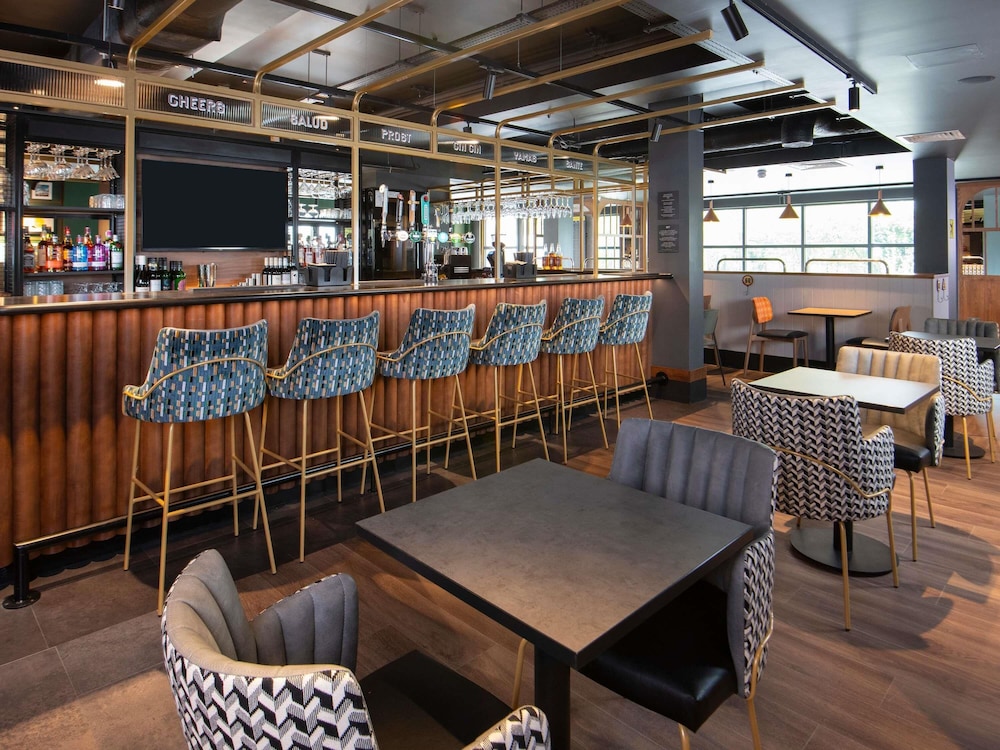 Ibis Styles London Gatwick Airport 48/64